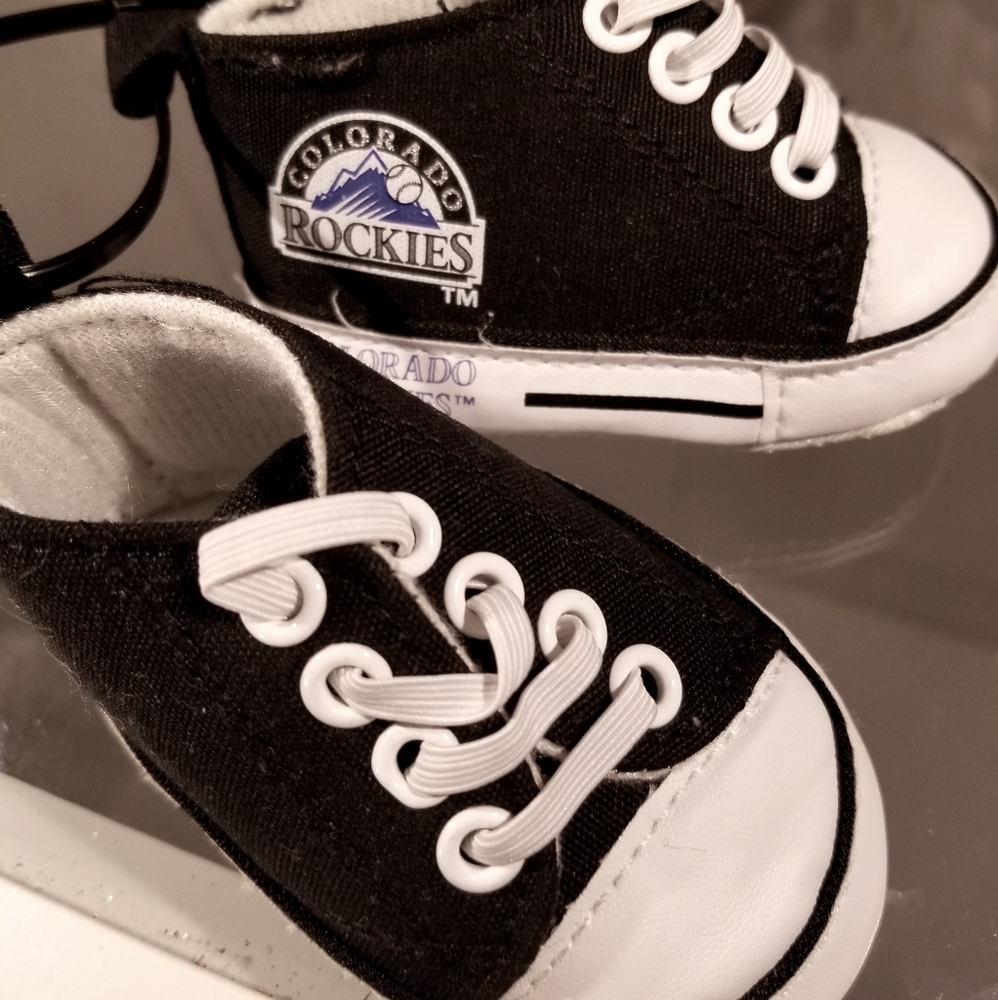 BABY FANATIC  0-6 mos baby sneakers